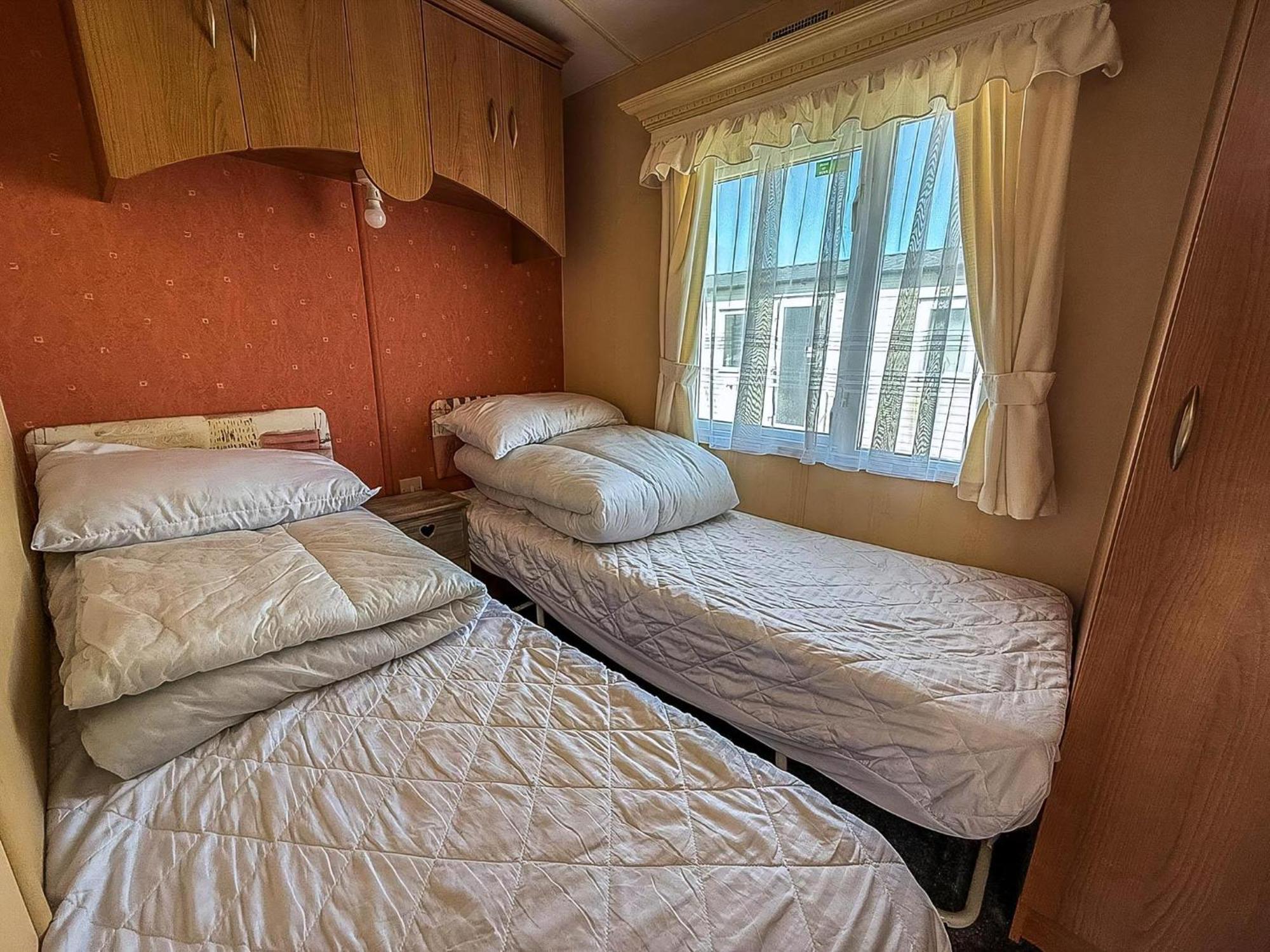 Superb Caravan By The Seaside In Kessingland, Suffolk Ref 90040Sg Benacre Exterior foto